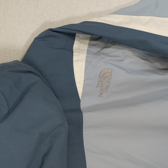 The North Face HyVent Hooded Lightweight Jacket Blue White Size Medium - Picture 9 of 16